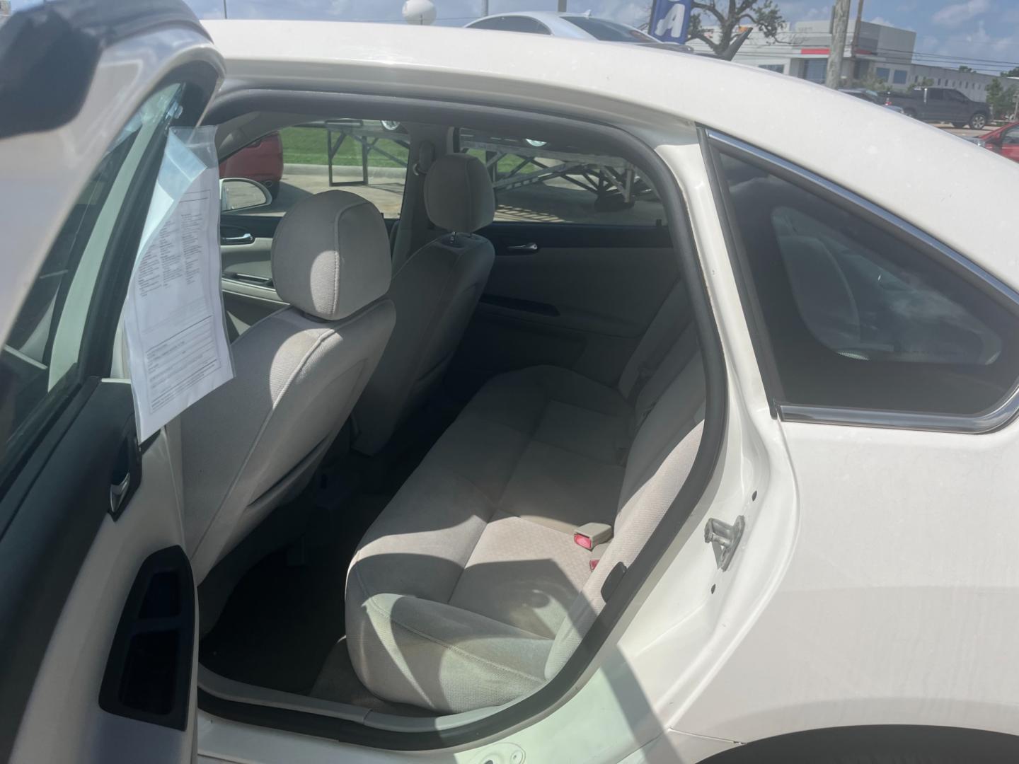2007 white /gray Chevrolet Impala LS (2G1WB58K179) with an 3.5L V6 OHV 16V FFV engine, 4-Speed Automatic Overdrive transmission, located at 14700 Tomball Parkway 249, Houston, TX, 77086, (281) 444-2200, 29.928619, -95.504074 - Photo#9